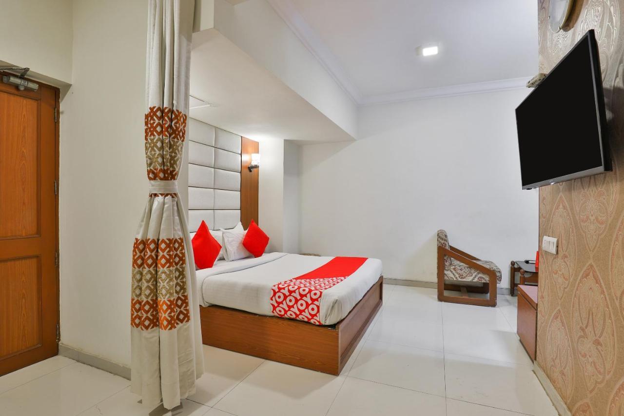 Oyo 2351 Hotel Golden Plaza Ahmedabad Exterior photo